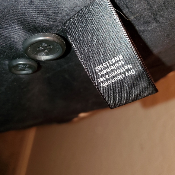 Elizabeth and James Blazer Size 4 - Picture 12 of 13